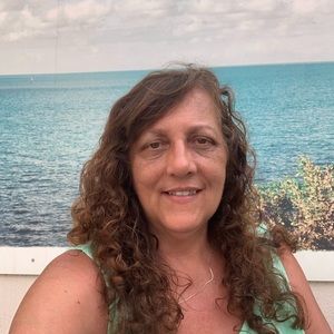 Meet your Posher, Lorie